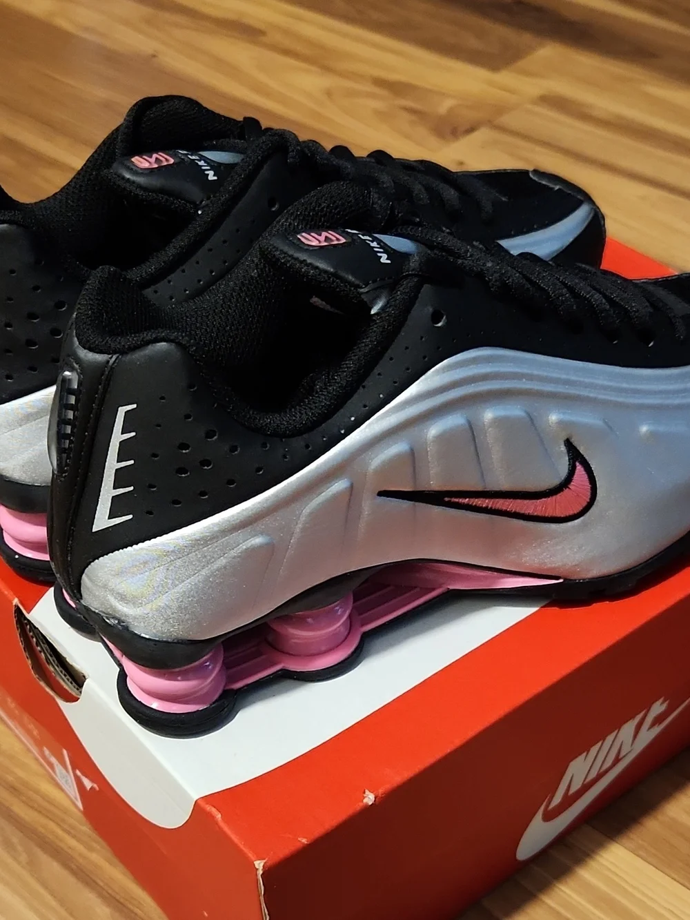 SIZE 4.5 YOUTH- NIKE SHOX R4 (GS) black silver pink CW2626-006 NEW with box kid